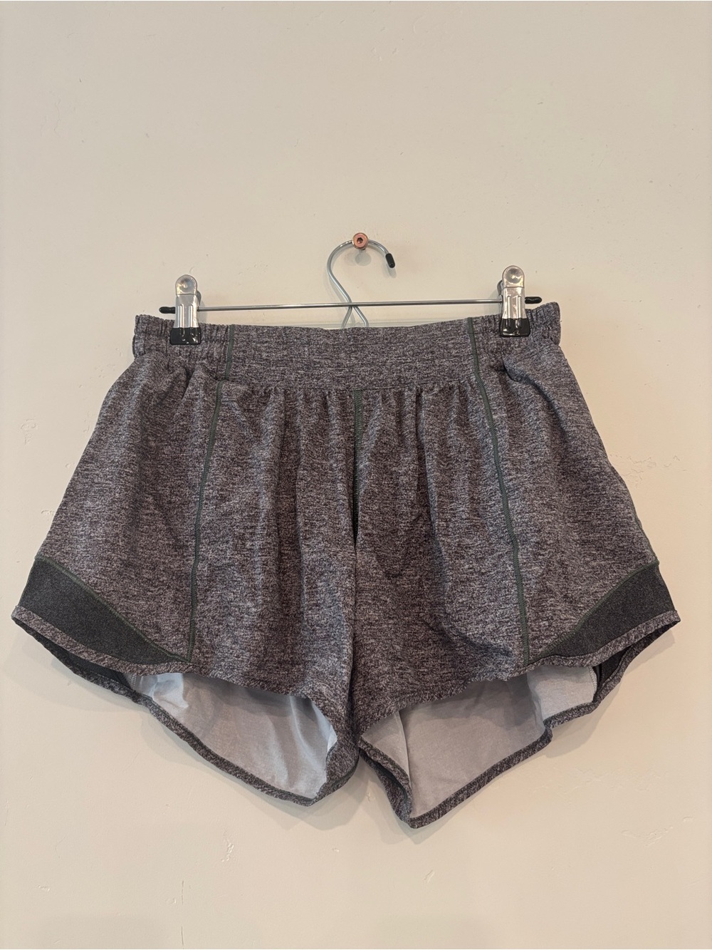 Lululemon Hotty Hot Short 4" Gray Athletic Running Gym Yoga Shorts Size 8